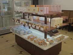 -红宝石·鲜奶小方·海派西点房(南丹店)