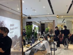 -罗亚帝造型·烫发染发