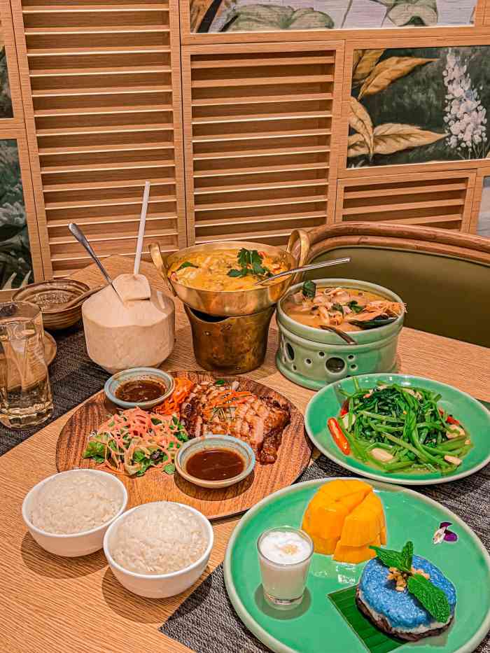 mango tree芒果树餐厅(丽柏广场店)-"两个人点了三个菜,猪颈肉蔬菜