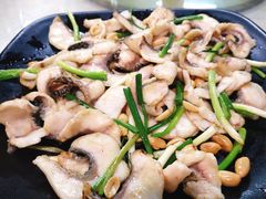 果仁炒生鱼片-禄源公·老莞诚饭店