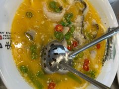 金汤酸菜鱼-九龙茶记·粤式餐厅融合菜(鹭江店)