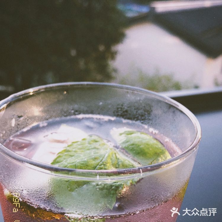 上山的环境还不错，路过南山路