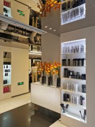 -TONI&GUY