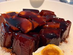 咸蛋目鱼红烧肉-屋里厢上海菜馆