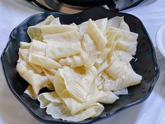 腐竹-鲁朗纳麦石锅鸡庄园