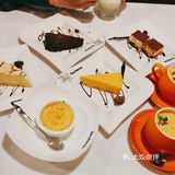 蛋糕可能有加热的都烤硬了。焦糖布丁挺好吃的。送了券