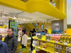 -咻啵翔翔零食基地(万达广场店)