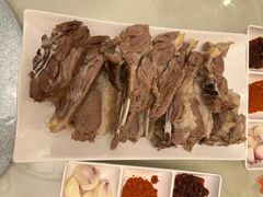 手抓羊肉-清真·伊然轩青海特色美食