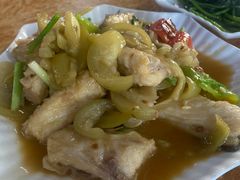 麻鱼焖酸瓜-黄记四更烤乳猪店