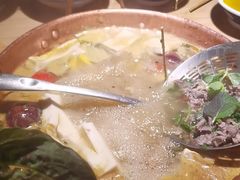 -洱火云南酸菜牛肉火锅(石景山当代商城店)