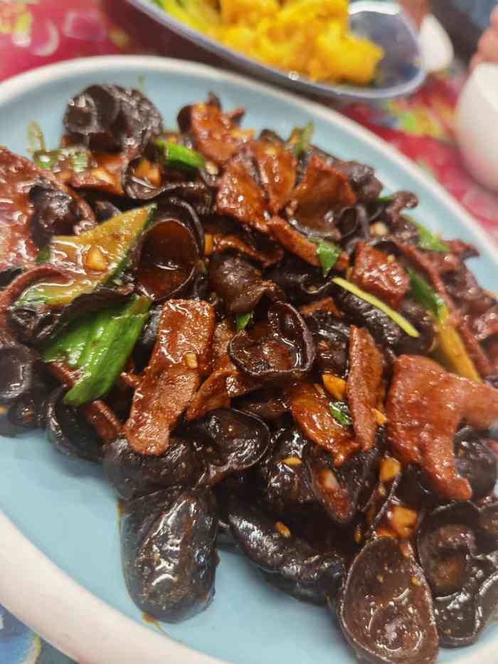 7号院烧鸽子(门头沟店)-"爬完山饿的不行,来七号院吃个晚饭,很久以.