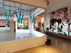 -静待花开瑜伽尊巴会馆