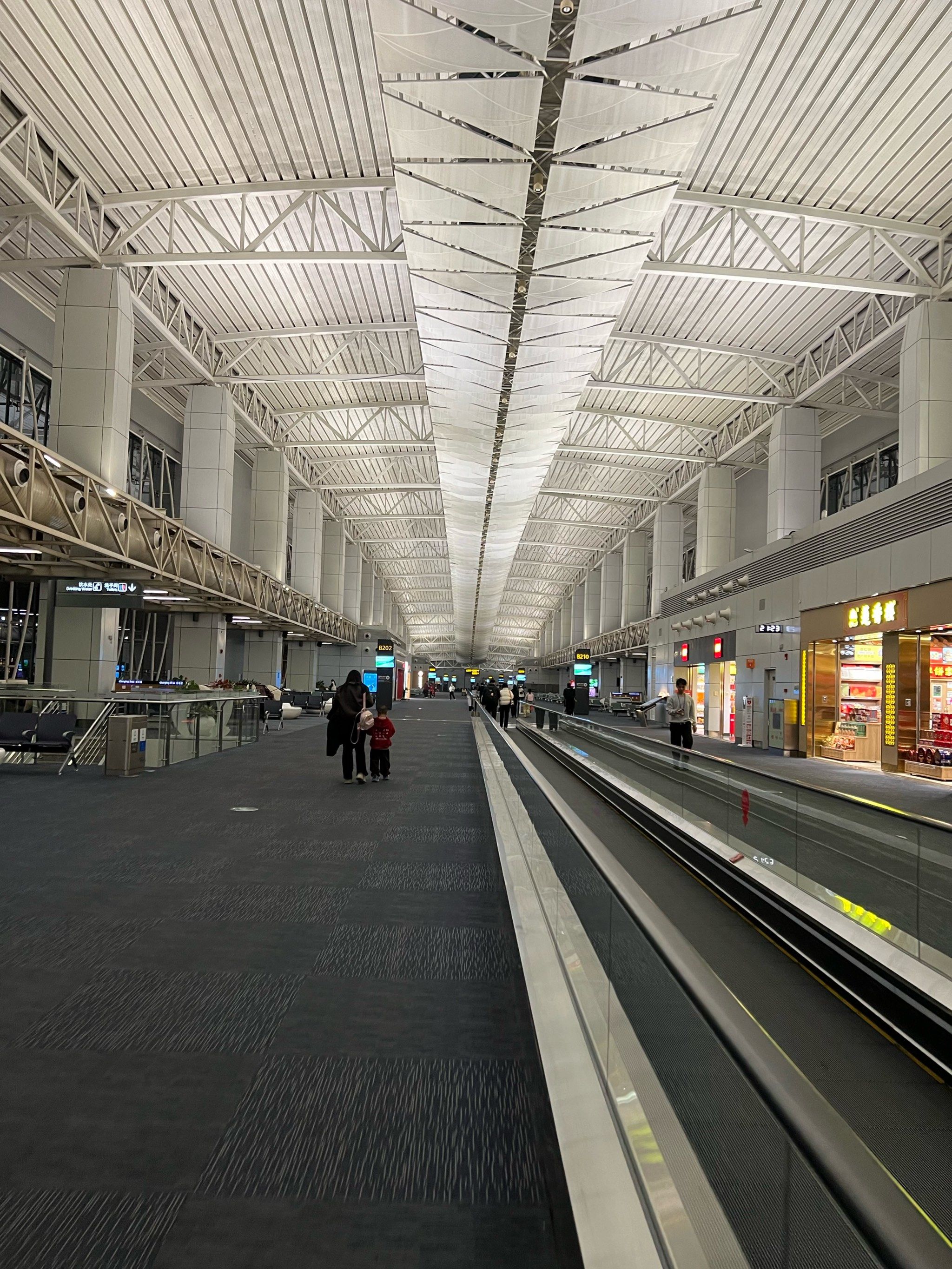 你试过空空如也的广州白云机场吗