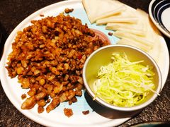 羊肉配手工卷饼-丝路金桃·新疆菜(徐汇店)