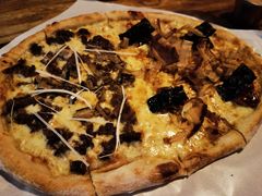 烤牛肉拼鳗鱼披萨-I HOLIC艾豪丽披萨(KKone店)