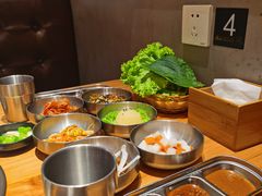 -极简·炭火烤肉主题餐厅·龙虾烧烤·烤羊排(宝龙店)
