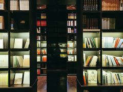 -钟书阁(松江泰晤士小镇店)