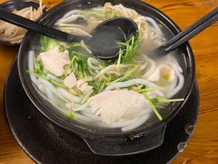 -丽虹云南过桥米线(兴工街店)