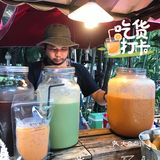 在清迈🇹🇭拎着这袋奶绿逛市集啦[加油]