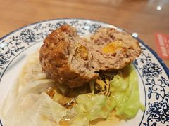 鸭蛋黄狮子头-春水锅贴·传统鲁菜(大明湖店)