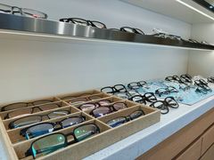 -视野联行眼镜·蔡司·尼康·豪雅·依视路(青浦宝龙店)