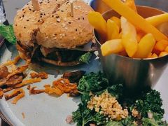 香浓蘑菇牛肉汉堡-bluefrog蓝蛙(皇庭广场店)