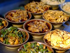 -董哥山城碗碗香(美专校街店)