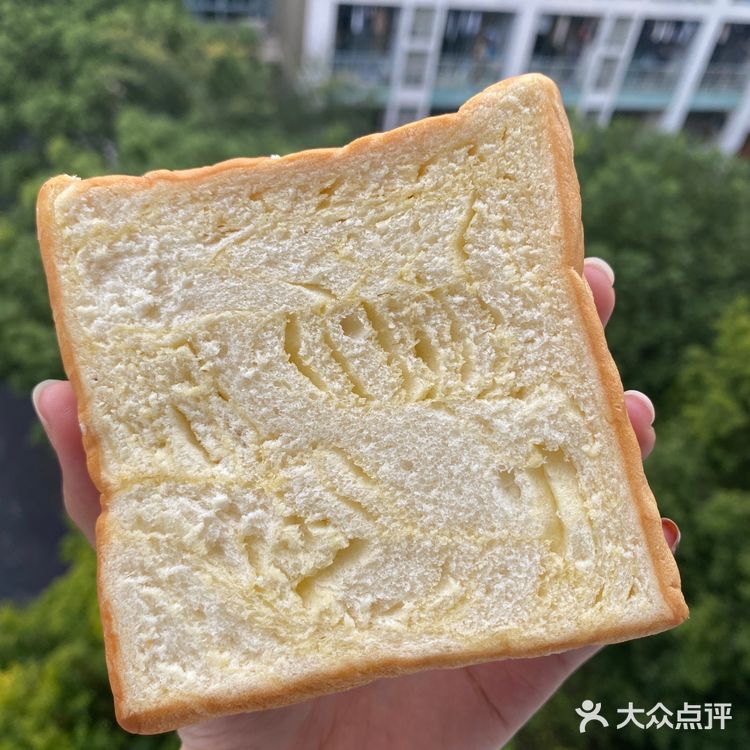 和板砖一样厚的吐司🍞据说是爸爸糖平替