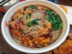 -爆炸头阿姨小四川正宗川味小吃(无任何分店)