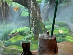-Chom Cafe and Restaurant