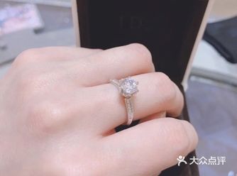 有人说 钻石是天上星星的碎片 而爱神的箭就是用这些碎
