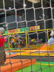 -蹦蹦跳跳(新奥购物中心店)