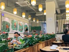大堂-胡须哥网红竹筒菜
