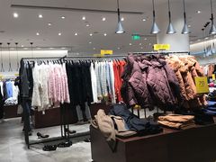 -URBAN REVIVO(高德置地广场·春广场店)