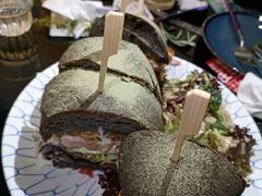 墨鱼汁牛扒包-拾挚扒房(招商花园城店)