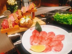-山川小町·极番烧肉(新地假日广场店)