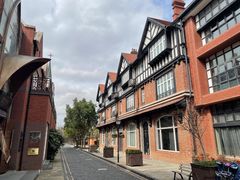 -钟书阁(松江泰晤士小镇店)