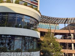 -瑞虹新天地月亮湾