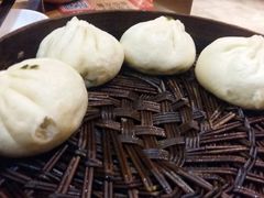 鲜虾韭菜三鲜包-草包包子铺(宽厚里店)