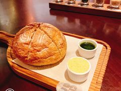 餐前面包-恰餐厅及酒吧 CHAR Bar & Grill (北京丽都皇冠假日店)