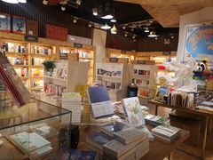 -新华里咖啡书吧(新华书店小寨店)