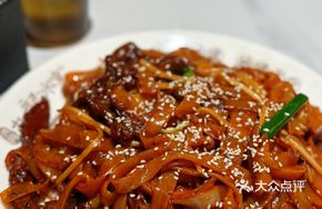 Hongxing Yige Stir-Fried Beef Rice Noodles