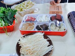-猪三哥肥肠鸡川菜小炒