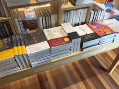 -猫的天空之城概念书店(杭州南宋御街店)