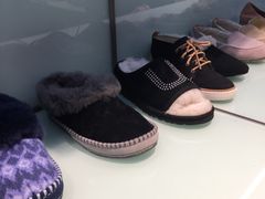 -UGG(燕莎奥特莱斯购物中心店)