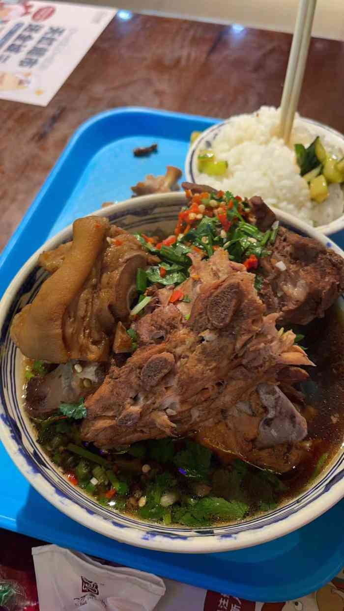 斗碗酱骨饭(奥克斯广场店)-"这家新开的酱骨饭位于奥克斯广场负一楼的