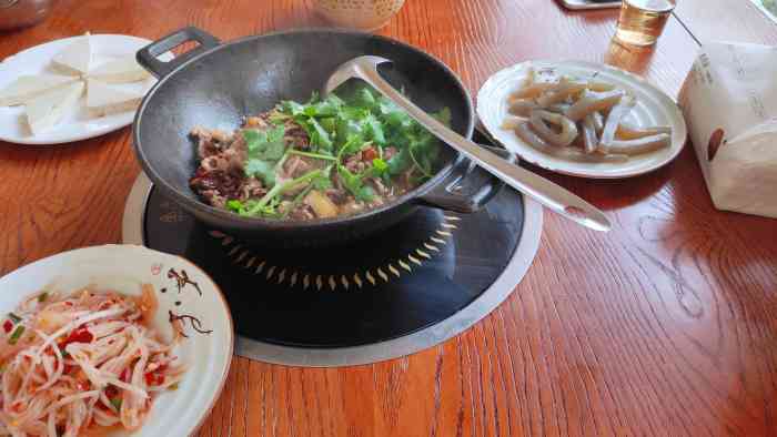 余庆剔骨鸭总店-"店里位置很显眼,一眼就可以看见的那种,也.