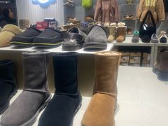 -UGG(燕莎奥特莱斯购物中心店)