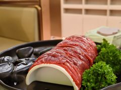 手切牛肉-洪氏嗨捞·广东猪肚鸡·椰子鸡火锅(西咸万象城店)