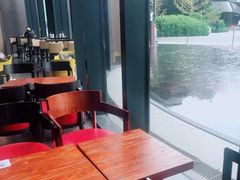 靠窗位-BLAQ咖啡(骏豪店)